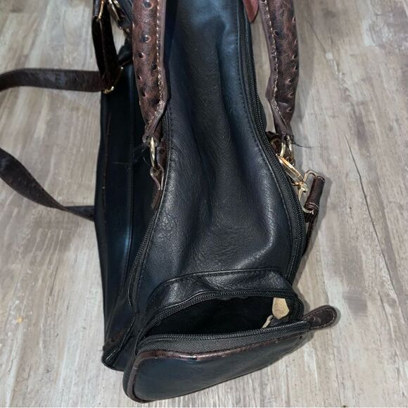 New Bueno dog tote-carrier with on board storage - Picture 9 of 12